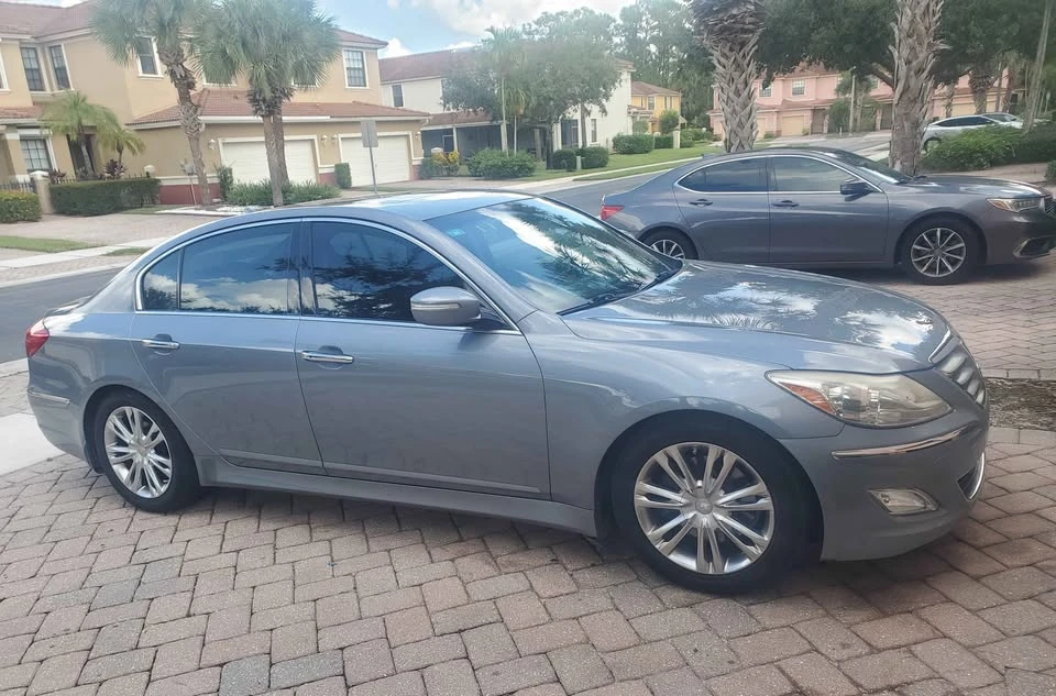 2014 Hyundai Genesis - Image 11 of 17