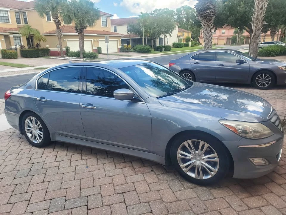 2014 Hyundai Genesis - Image 10 of 17