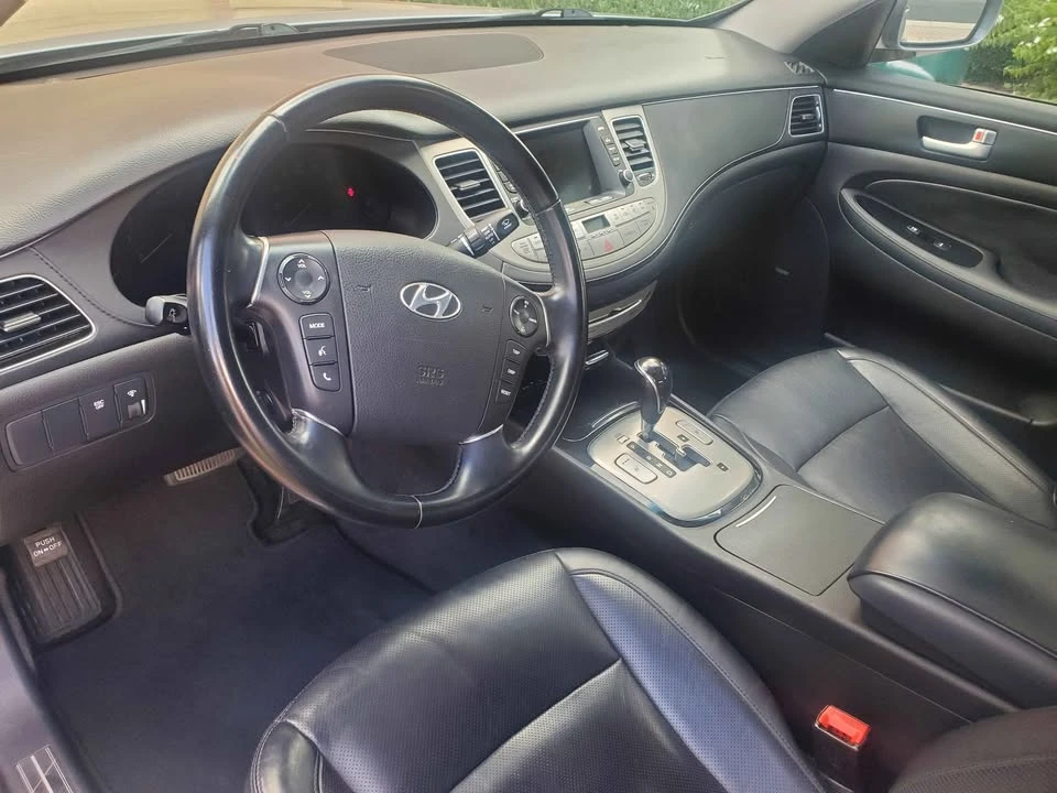 2014 Hyundai Genesis - Image 14 of 17
