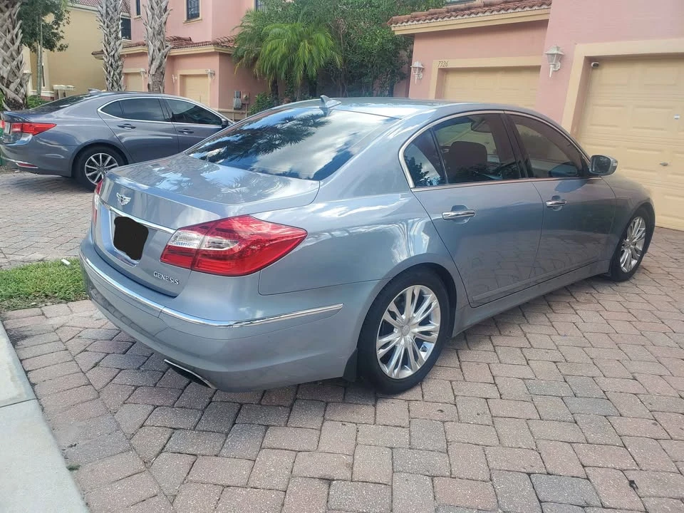 2014 Hyundai Genesis - Image 7 of 17