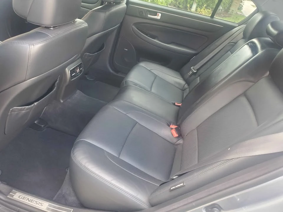 2014 Hyundai Genesis - Image 13 of 17