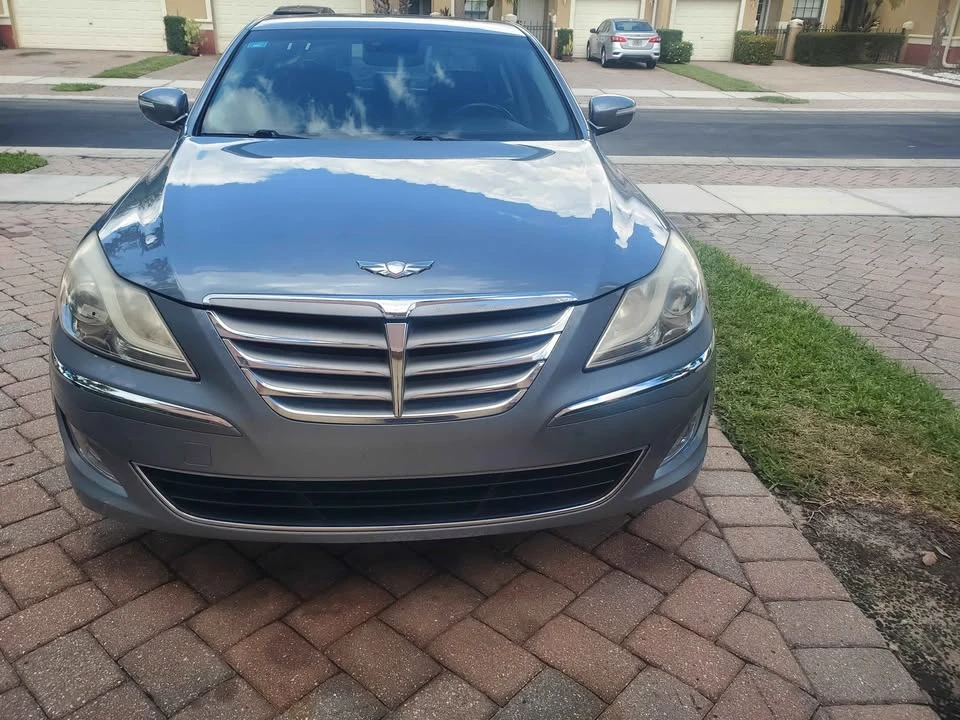 2014 Hyundai Genesis - Image 2 of 17