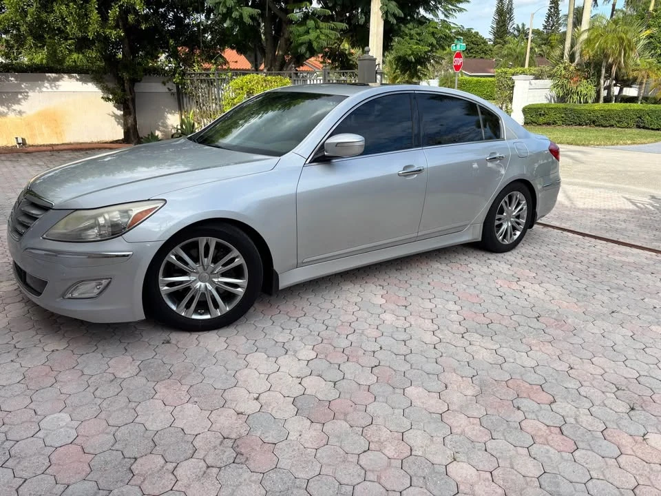 2014 Hyundai Genesis - Image 2 of 16