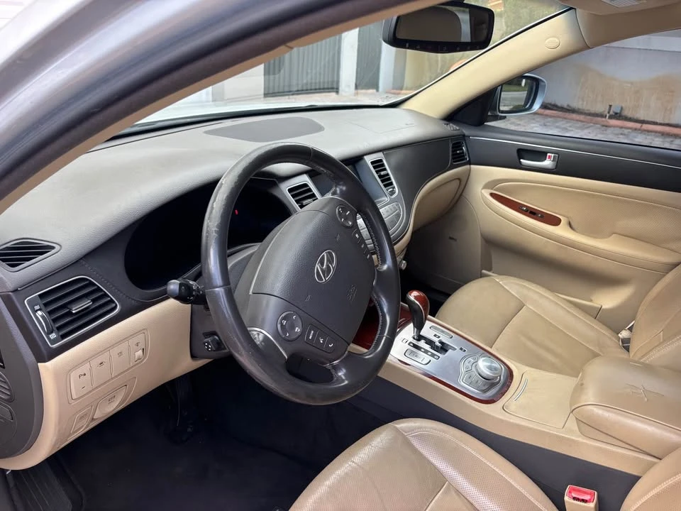 2014 Hyundai Genesis - Image 13 of 16