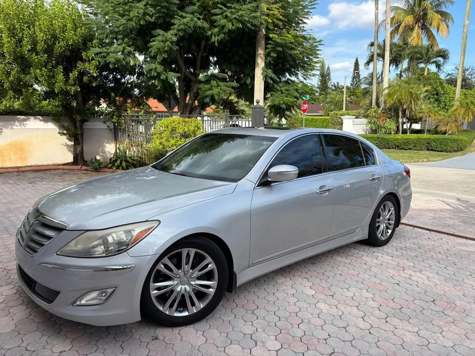 2014 Hyundai Genesis - Image 5 of 16