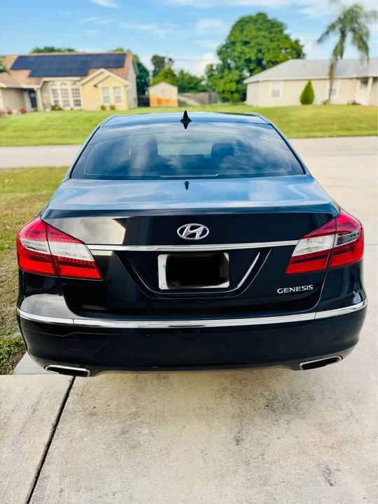 2014 Hyundai Genesis - Image 4 of 8