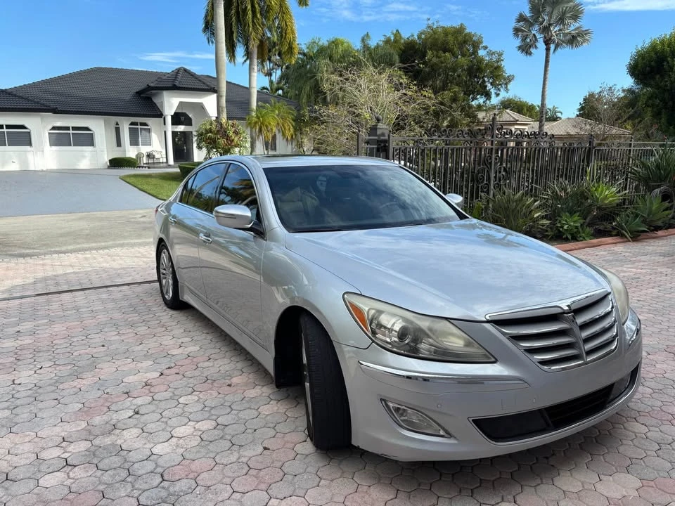 2014 Hyundai Genesis - Image 7 of 16