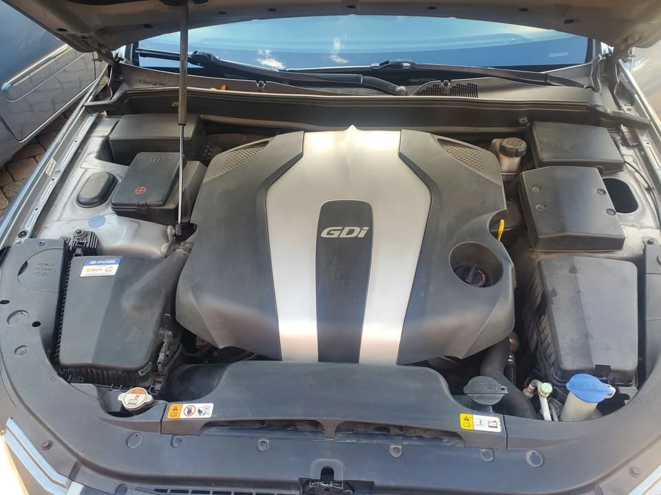 2014 Hyundai Genesis - Image 17 of 18