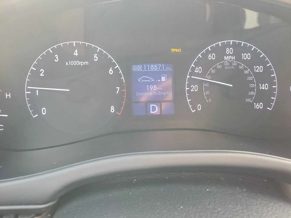 2014 Hyundai Genesis - Image 15 of 18