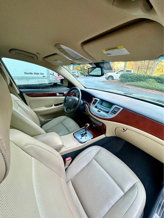 2014 Hyundai Genesis - Image 10 of 15