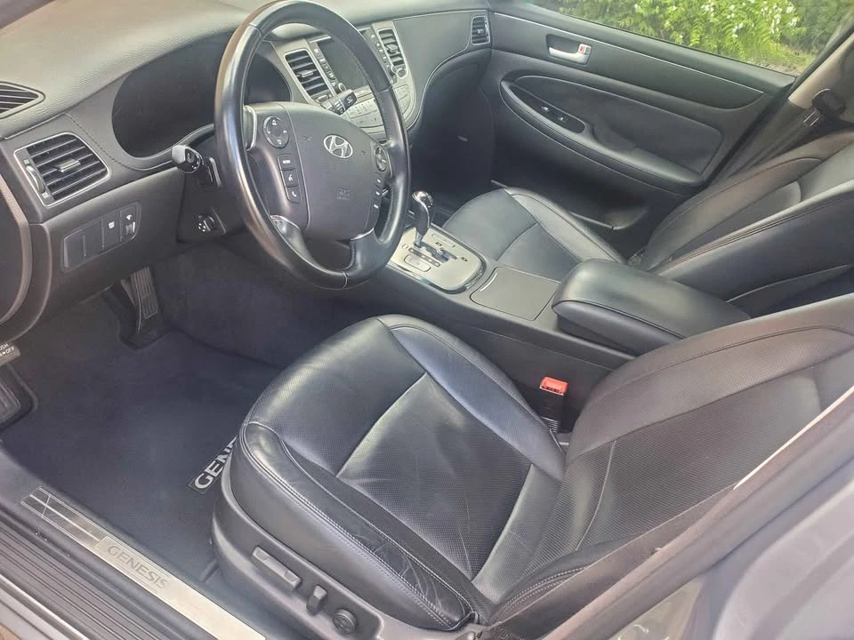 2014 Hyundai Genesis - Image 12 of 18