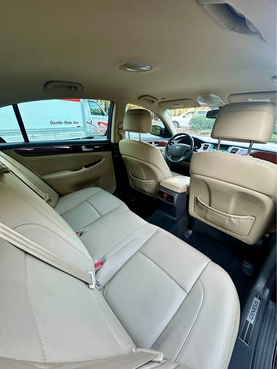 2014 Hyundai Genesis - Image 9 of 15