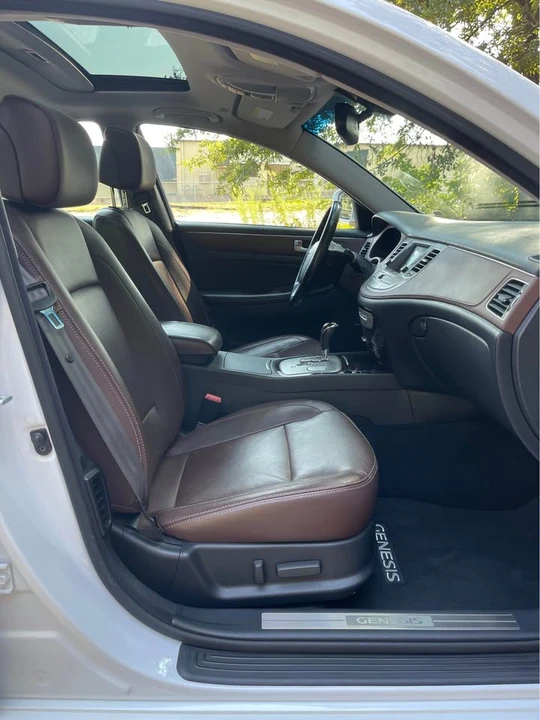 2014 Hyundai Genesis - Image 11 of 15