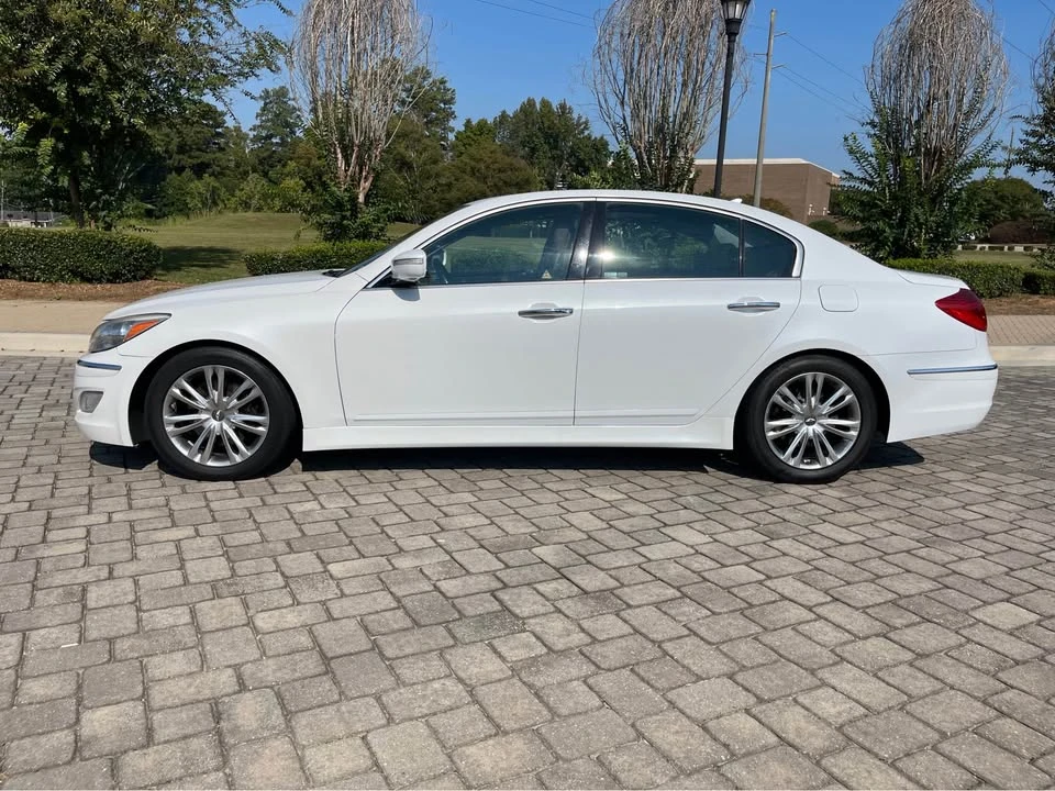 2014 Hyundai Genesis - Image 15 of 15