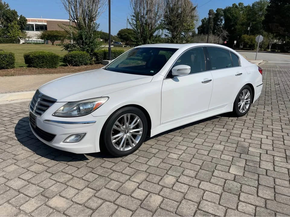 2014 Hyundai Genesis - Image 3 of 15