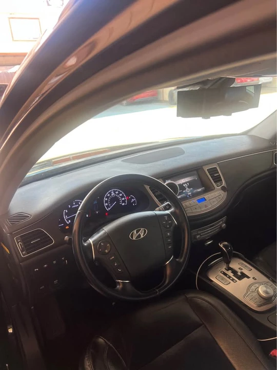 2014 Hyundai Genesis - Image 9 of 10