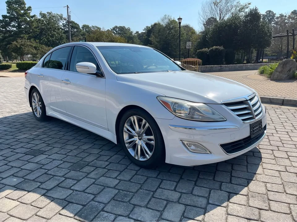 2014 Hyundai Genesis - Image 4 of 15