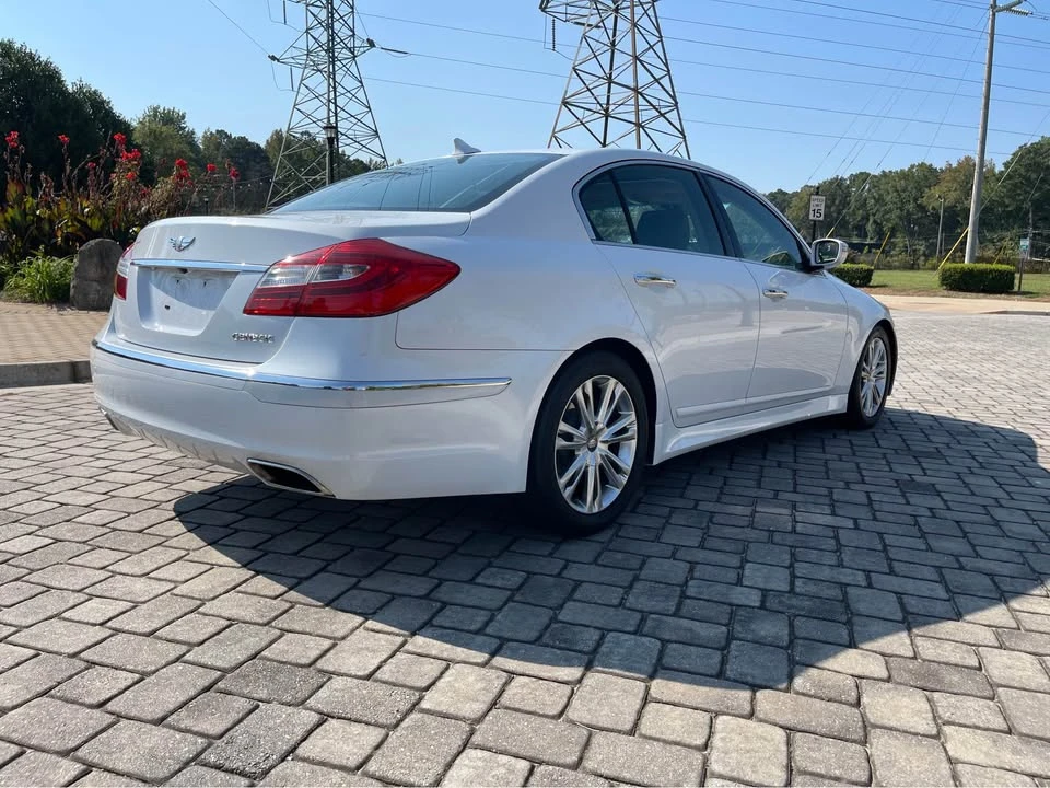 2014 Hyundai Genesis - Image 5 of 15