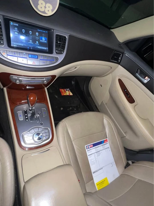 2014 Hyundai Genesis - Image 13 of 18