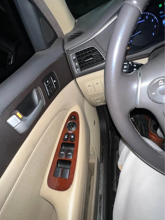 2014 Hyundai Genesis - Image 10 of 18
