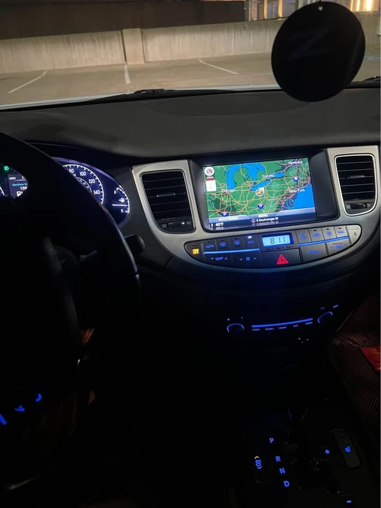 2014 Hyundai Genesis - Image 17 of 18