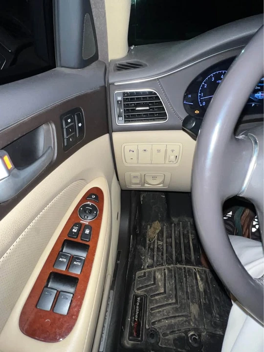 2014 Hyundai Genesis - Image 12 of 18