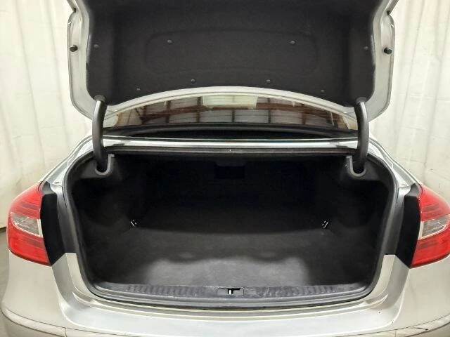 2014 Hyundai Genesis - Image 12 of 13
