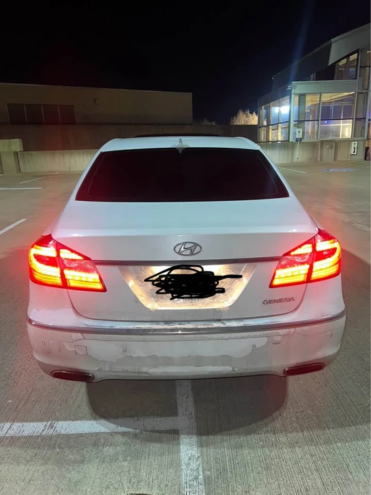 2014 Hyundai Genesis - Image 18 of 18