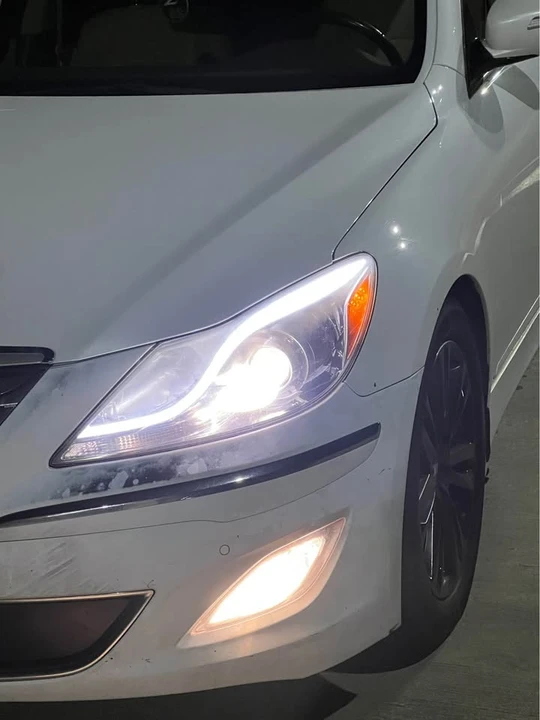 2014 Hyundai Genesis - Image 2 of 18