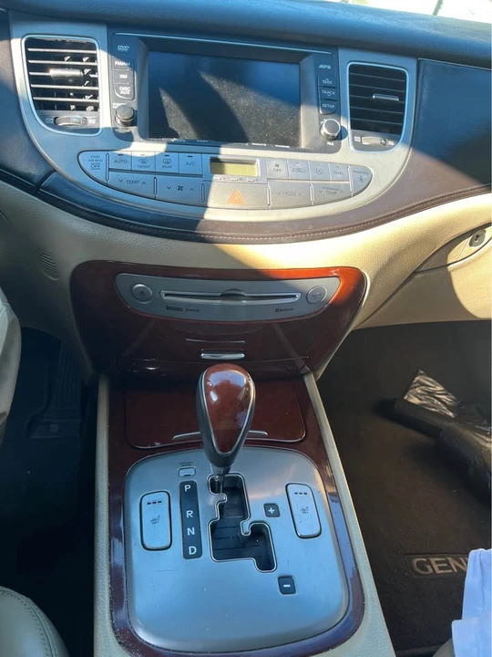 2014 Hyundai Genesis - Image 7 of 9