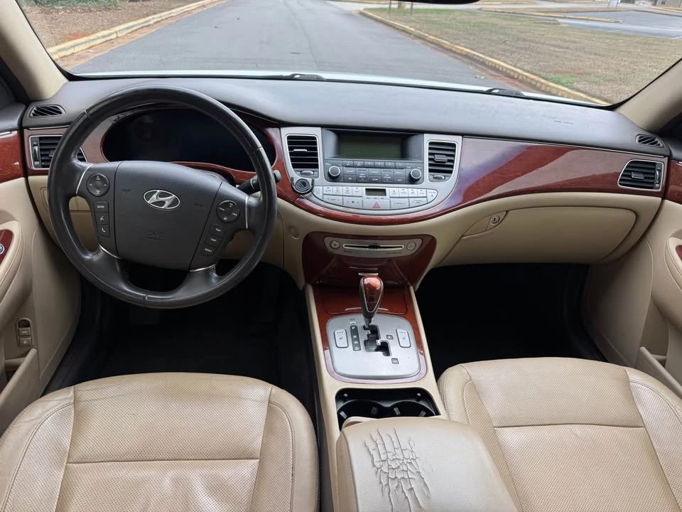 2014 Hyundai Genesis - Image 7 of 13