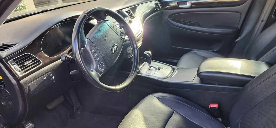 2014 Hyundai Genesis - Image 7 of 10