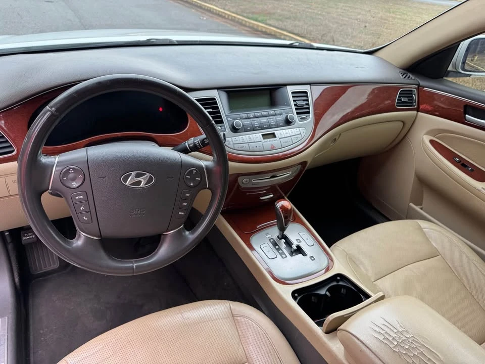 2014 Hyundai Genesis - Image 11 of 13