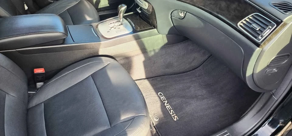 2014 Hyundai Genesis - Image 9 of 10