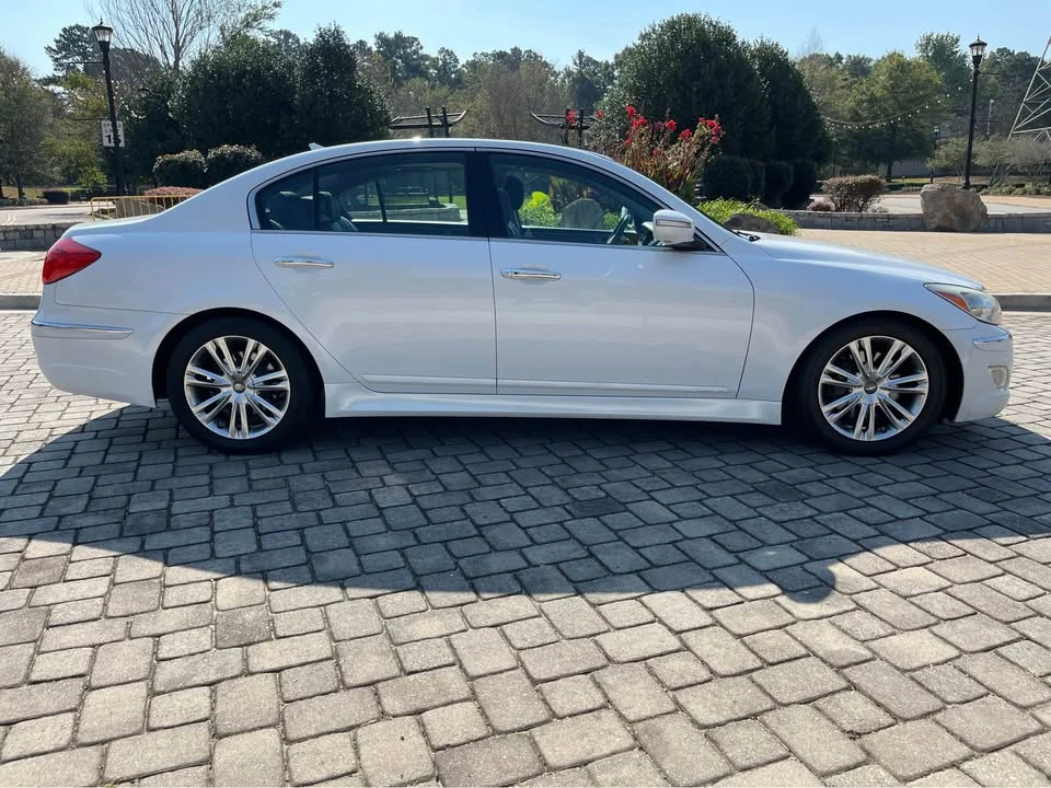 2014 Hyundai Genesis - Image 4 of 15
