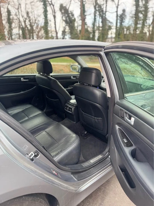 2014 Hyundai Genesis - Image 5 of 12