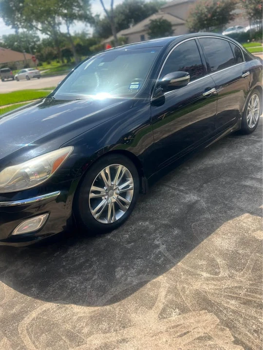 2014 Hyundai Genesis - Image 2 of 3