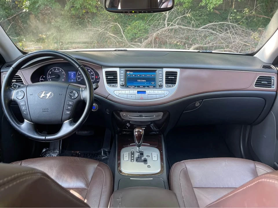 2014 Hyundai Genesis - Image 11 of 15