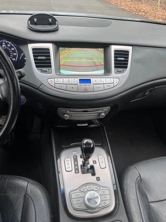 2014 Hyundai Genesis - Image 9 of 12