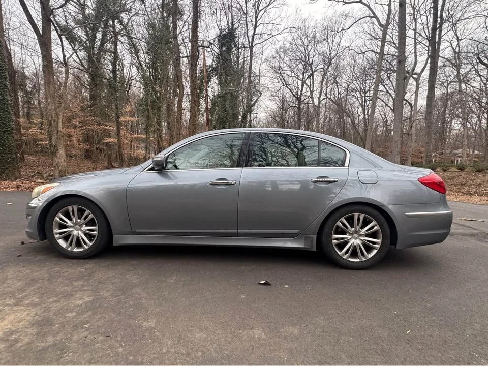 2014 Hyundai Genesis - Image 2 of 12