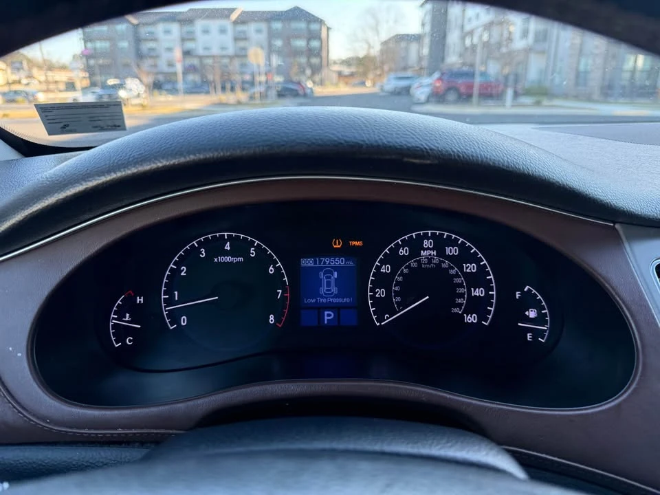 2014 Hyundai Genesis - Image 14 of 15