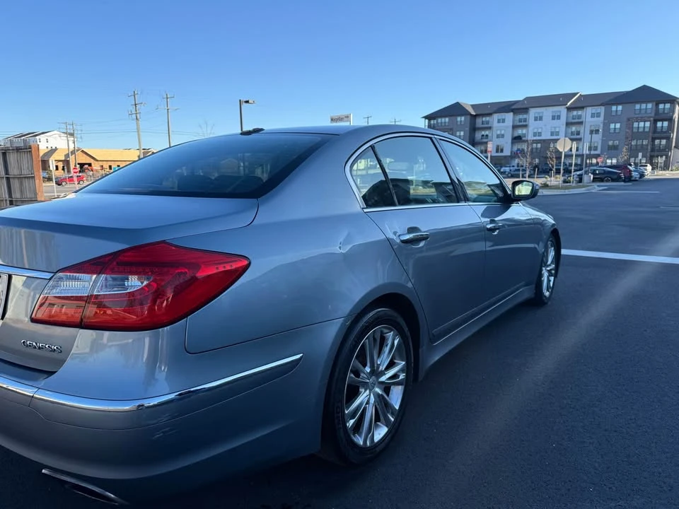 2014 Hyundai Genesis - Image 4 of 15