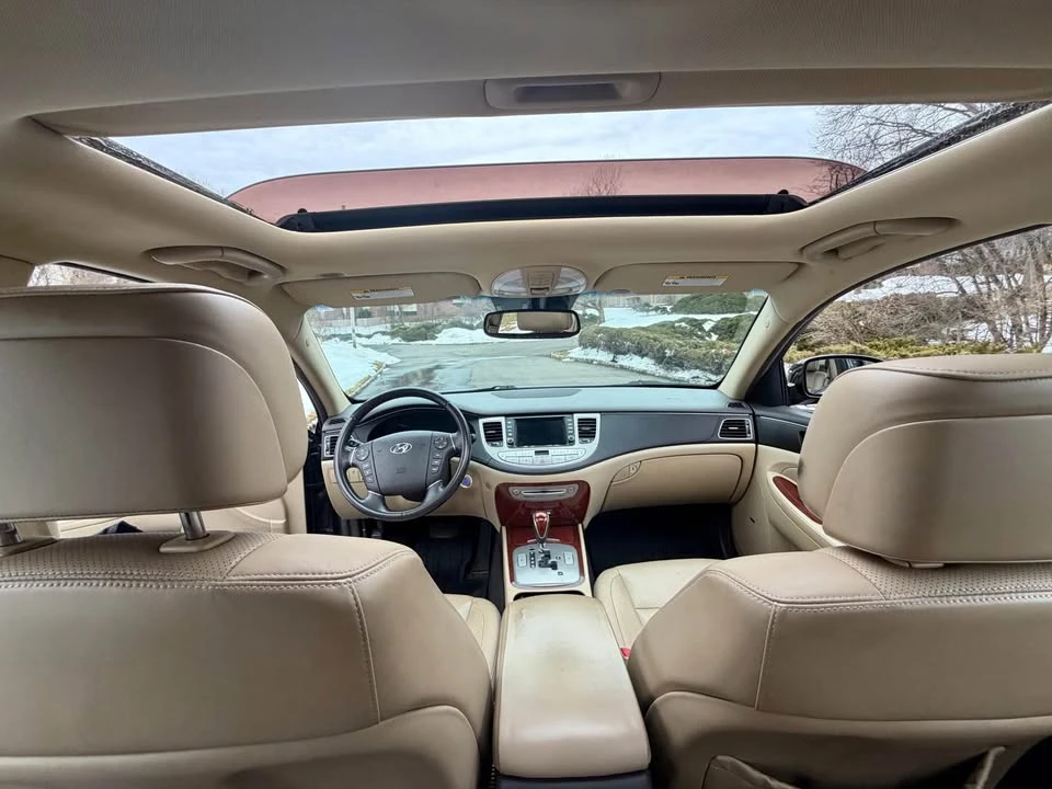 2014 Hyundai Genesis - Image 11 of 14
