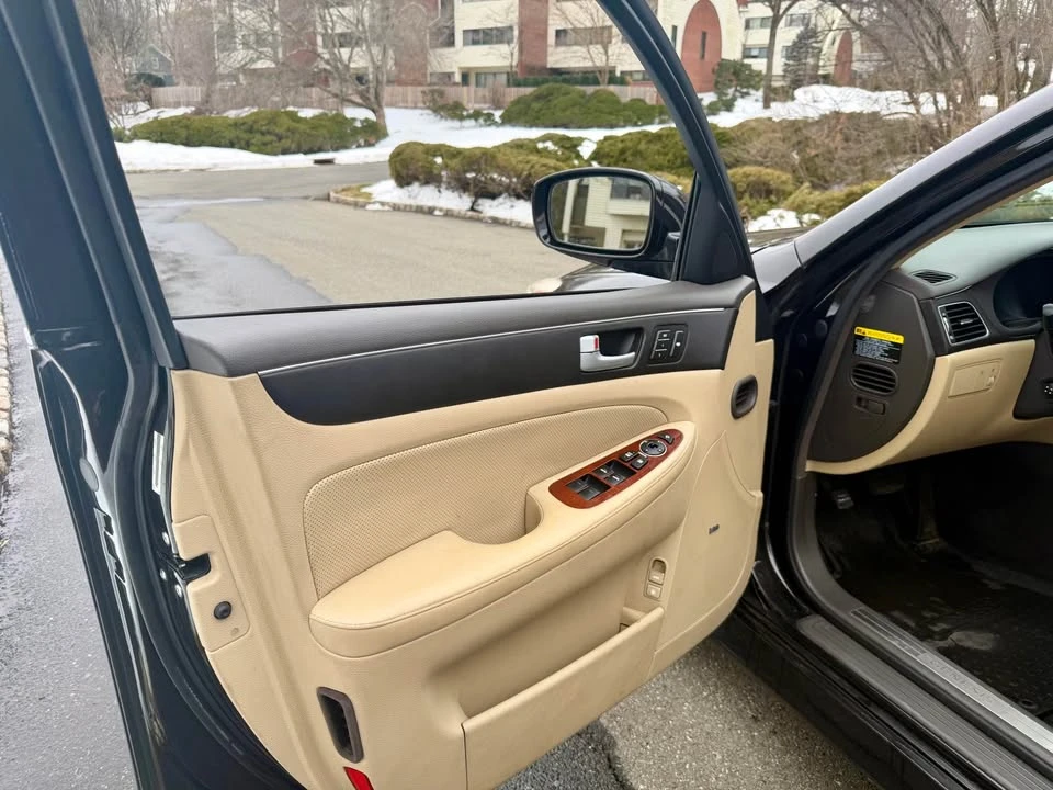 2014 Hyundai Genesis - Image 12 of 14