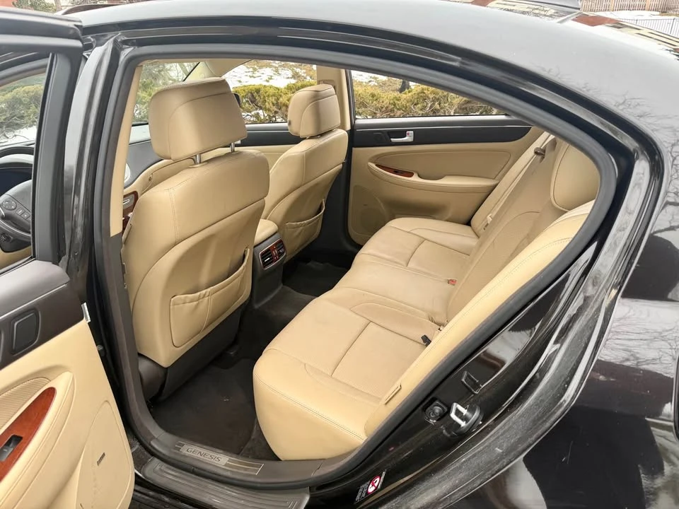 2014 Hyundai Genesis - Image 9 of 14
