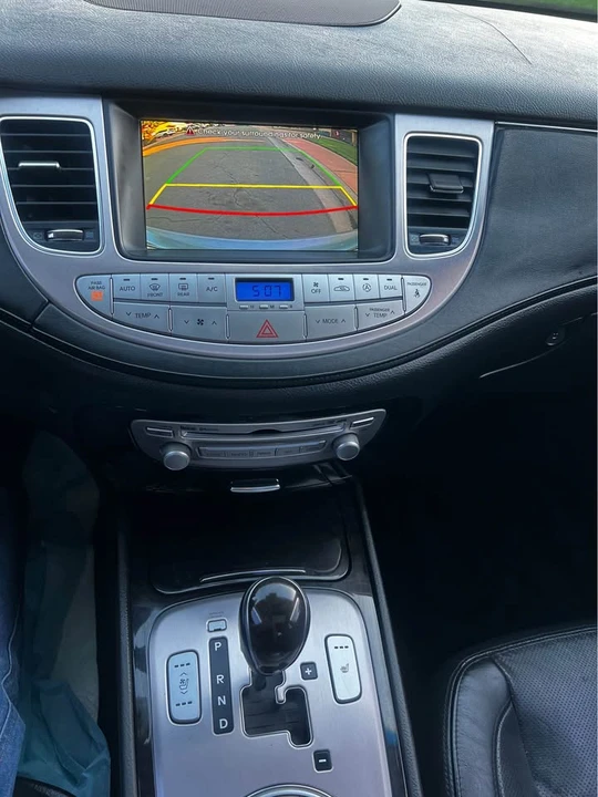 2014 Hyundai Genesis - Image 15 of 19