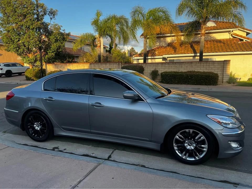 2014 Hyundai Genesis - Image 2 of 19