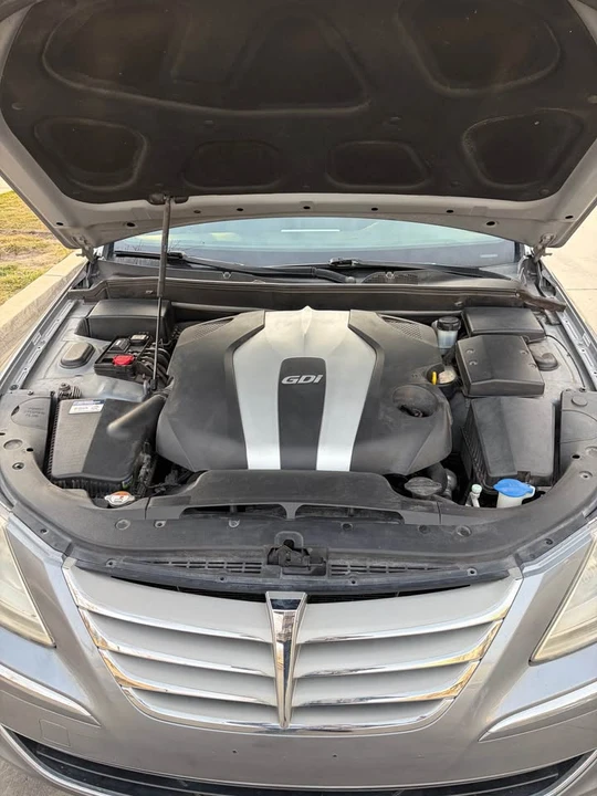 2014 Hyundai Genesis - Image 7 of 10