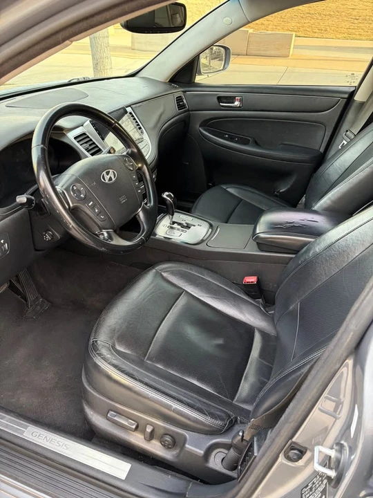 2014 Hyundai Genesis - Image 8 of 10