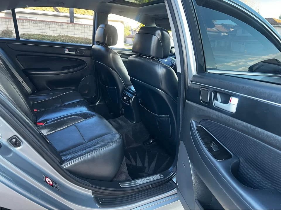 2014 Hyundai Genesis - Image 12 of 19